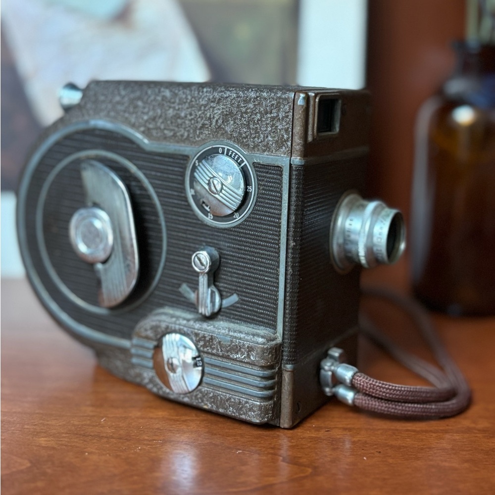 Revere Eight Model Seventy-Seven Camera . 🎥